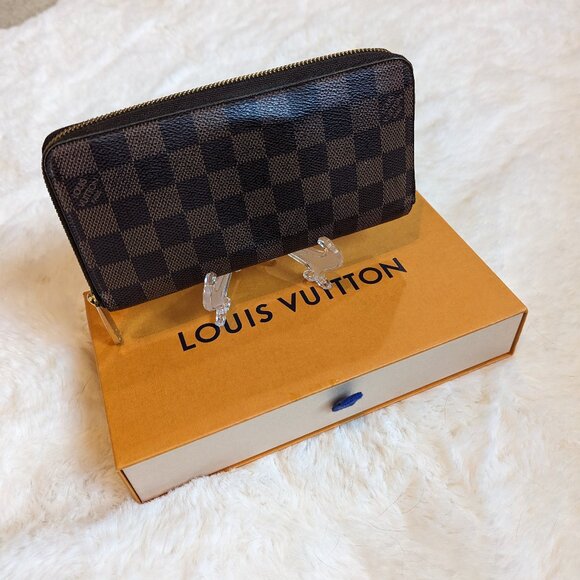 Louis Vuitton Damier Ebene Zippy Wallet w/ box & dust bag - Picture 13 of 13